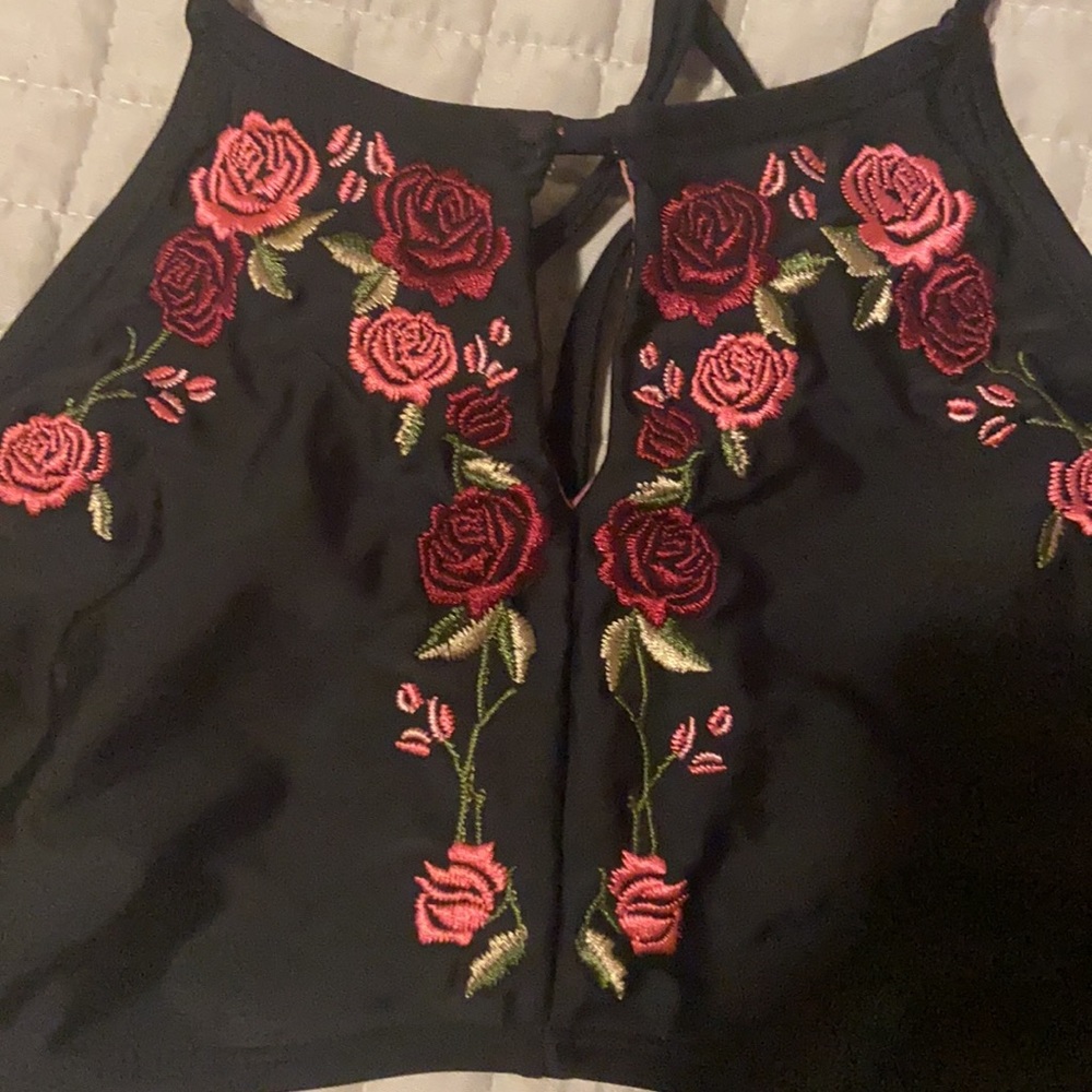 🌸 3 for $15 * Bathing suit top - Picture 2 of 3